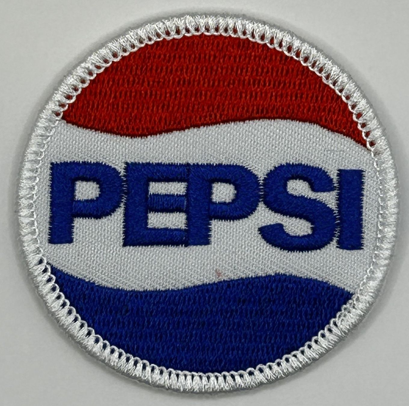 Toppe: Pepsi Cola Aufnäher Badge Patch Süssgetränk MAX Dose Flasche – Nuovo e nell'imballaggio originale da Dättlikon venduto da easythings 2