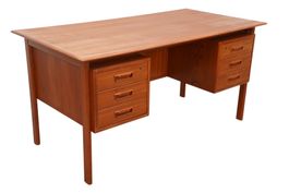 Bureau dessiné par le designer Willy Sigh – H. Sigh & Søn Mø