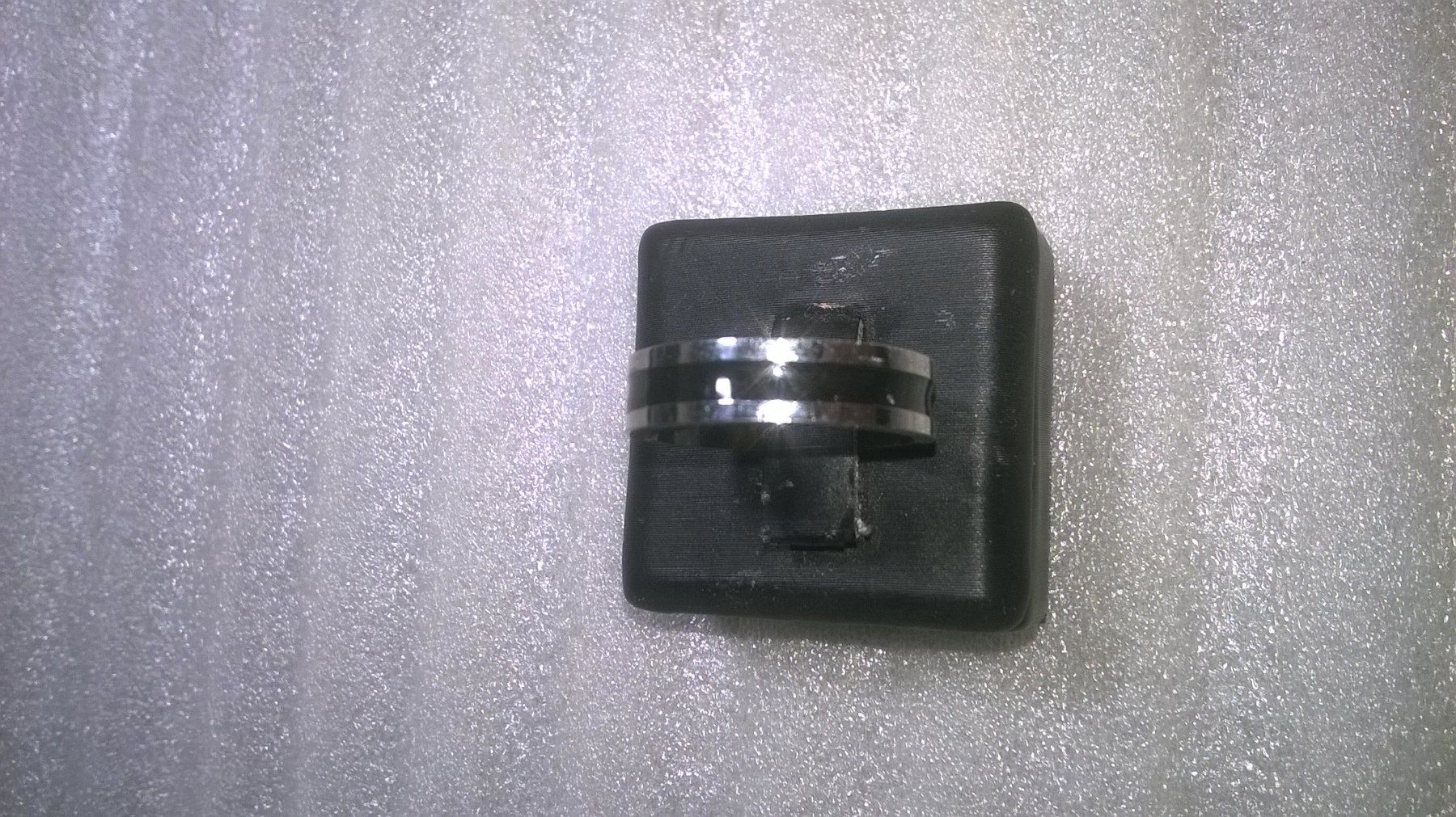 Anelli: RING EDELSTHAL SILBER FARBE,,MIT SCHWARZ GEMACHT – Nuovo (secondo la descrizione) da Basel venduto da bijoutrie_4