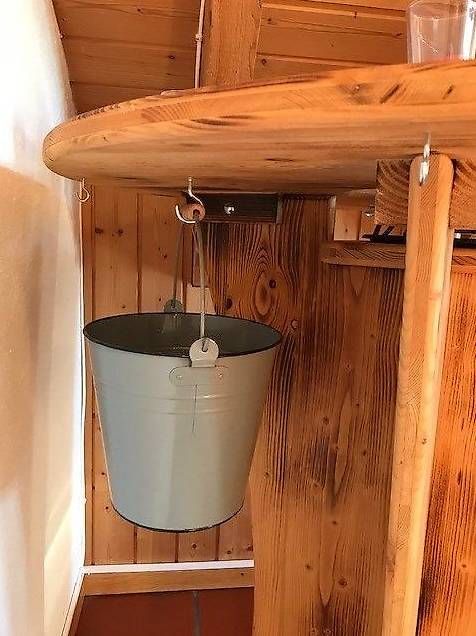 Tische: Fonduetisch, handgefertigt, Holz – Gebraucht aus Ottikon von mindfuel 1