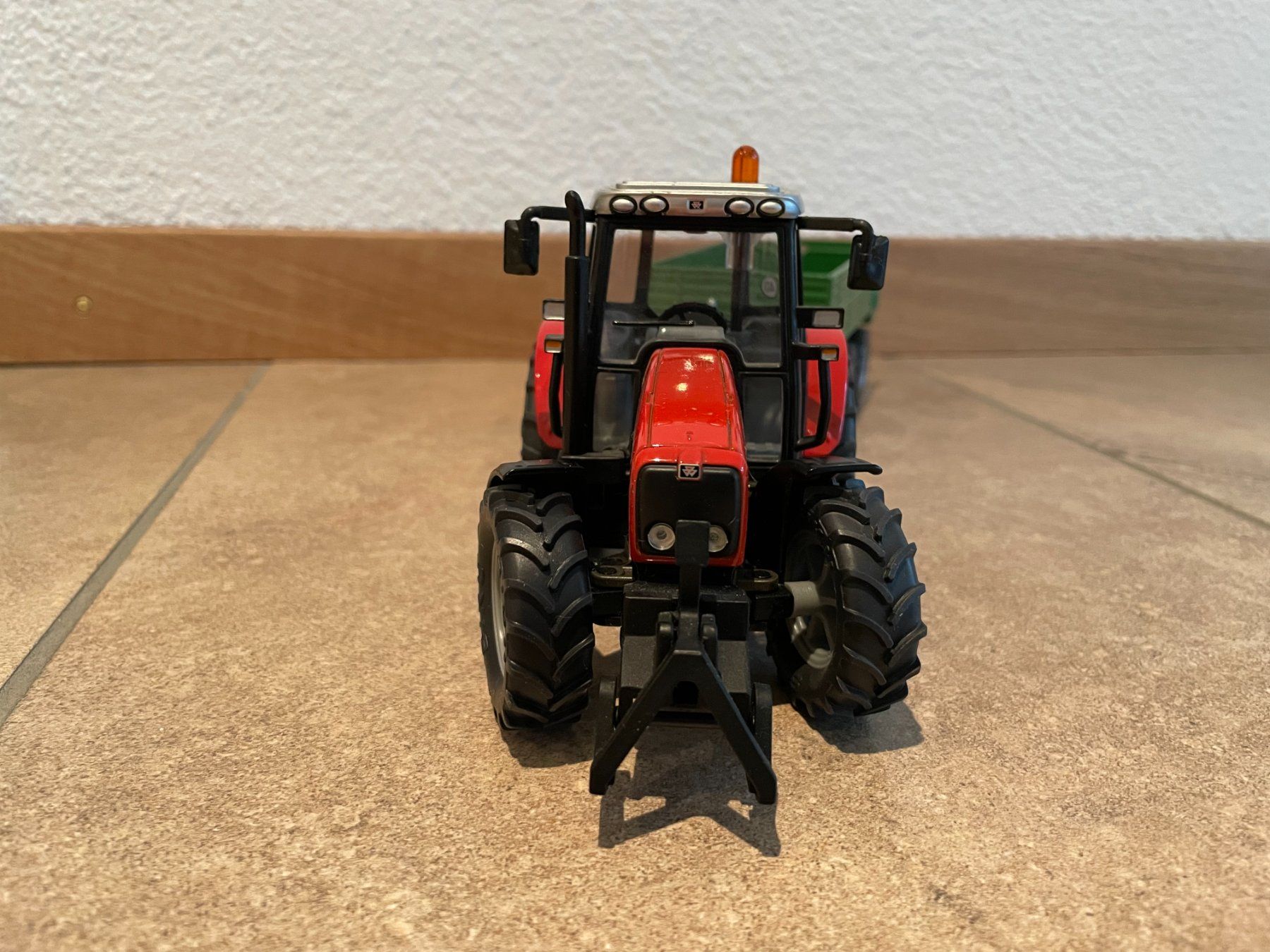 Massey Ferguson Traktoren: SIKU Massey Ferguson 5455 mit Kipper – Neu und originalverpackt aus Kreuzlingen von Stefan1150 1