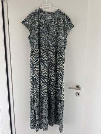 Langes Kleid von NILE