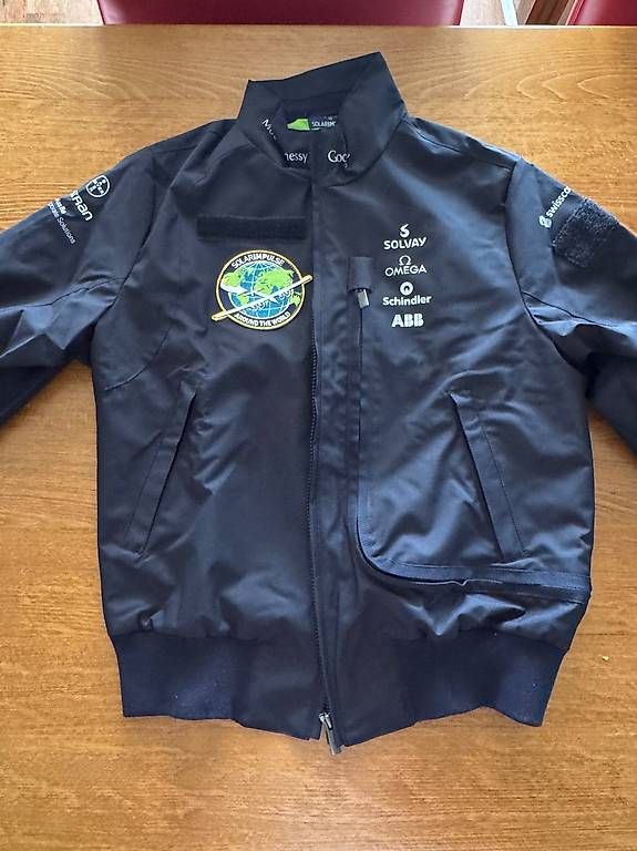 Giacche: Blouson collector SOLAR IMPULSE – Nuovo e nell'imballaggio originale da La Croix (Lutry) venduto da Calinou6967