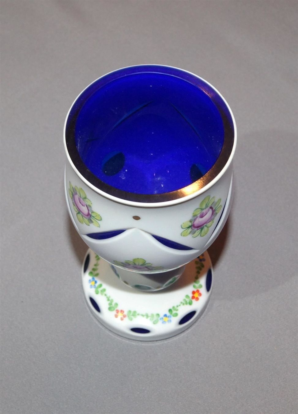 Verres: Prunk-Kelch oder Vase aus Überfangglas weiss/blau – D'occasion à Geroldswil par ARTEFACTO 1