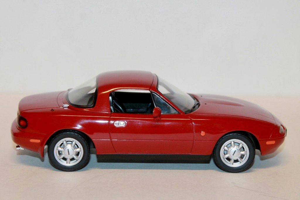 Mazda Modellini d'auto: MAZDA MX-5 ROADSTER, Massstab 1:18 – Nuovo e nell'imballaggio originale da Erlenbach im Simmental venduto da Model_box 7