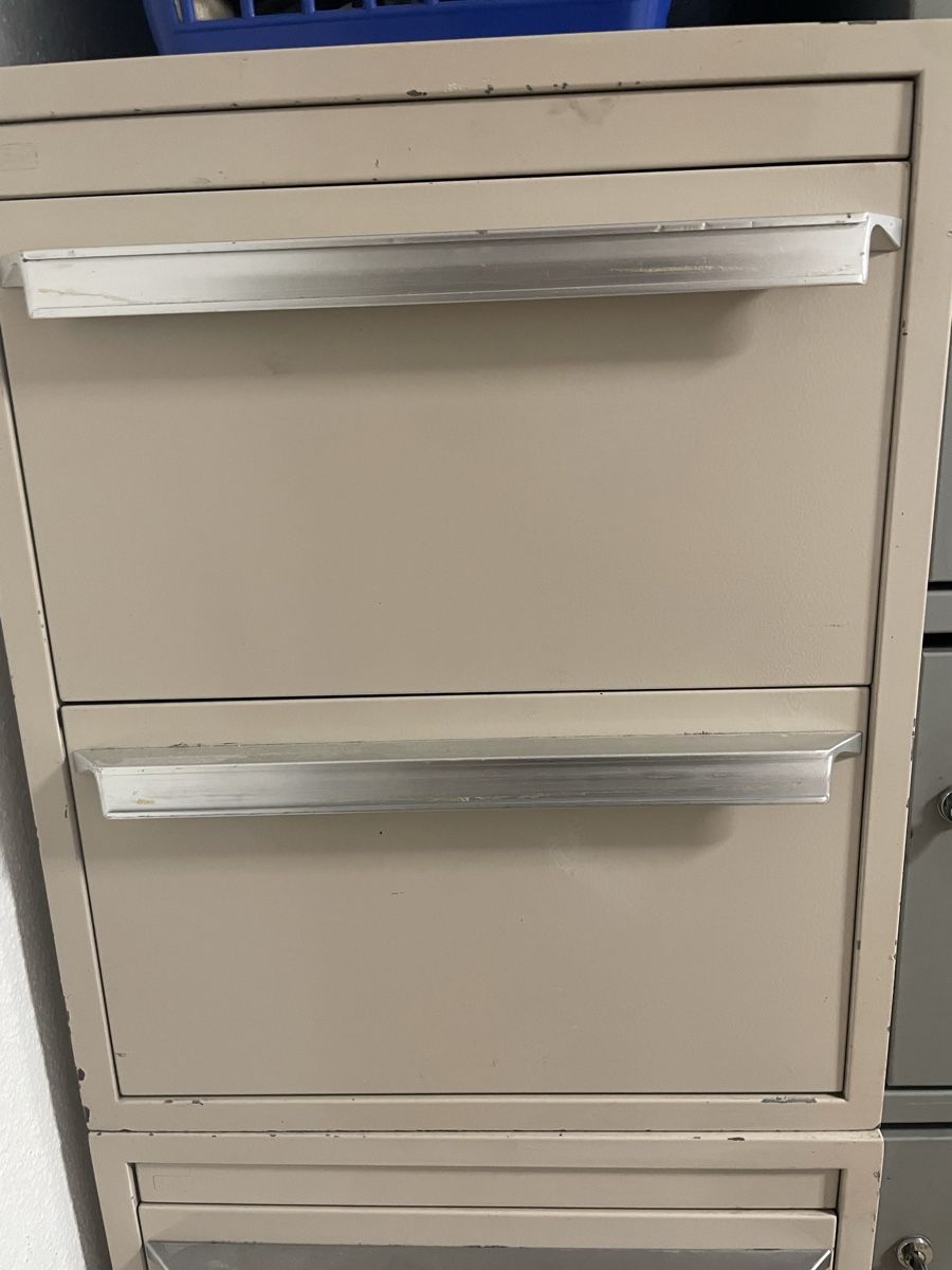 Bigla Kommoden: Meuble de bureau Bigla – Gebraucht aus Sion von aud_96b6