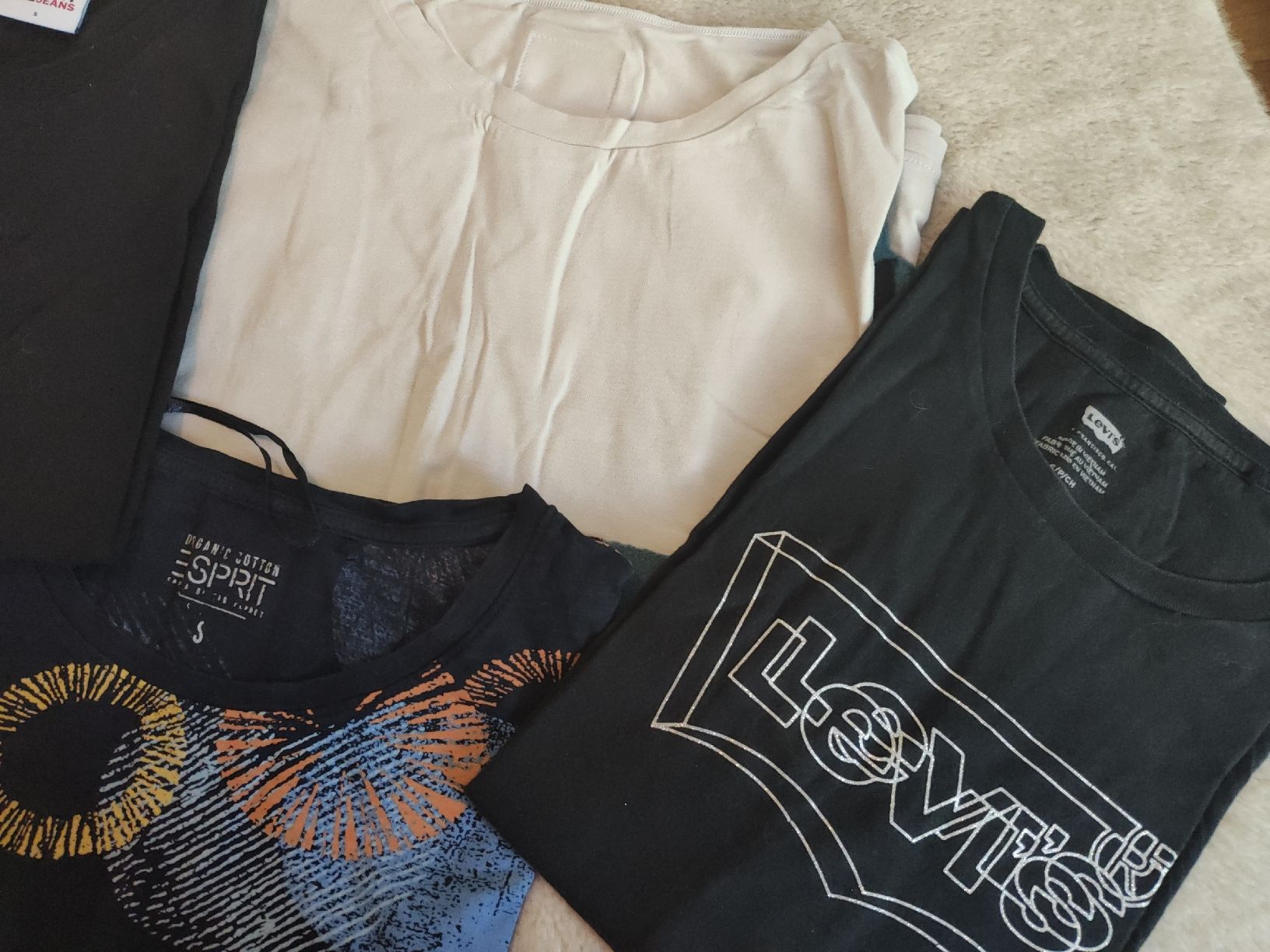 T-Shirts: Lot de t-shirts 6 pièces différentes marques taille S – Gebraucht aus la tour de peilz von alegre02 3