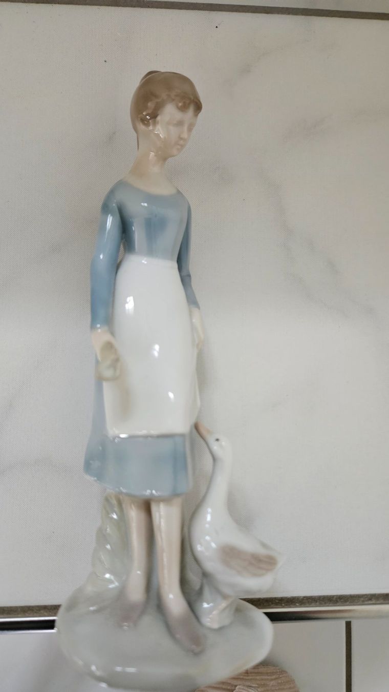 Statuette: Porzellanfigur Gänsehirtin – Usato da Meggen venduto da G7957c24 1
