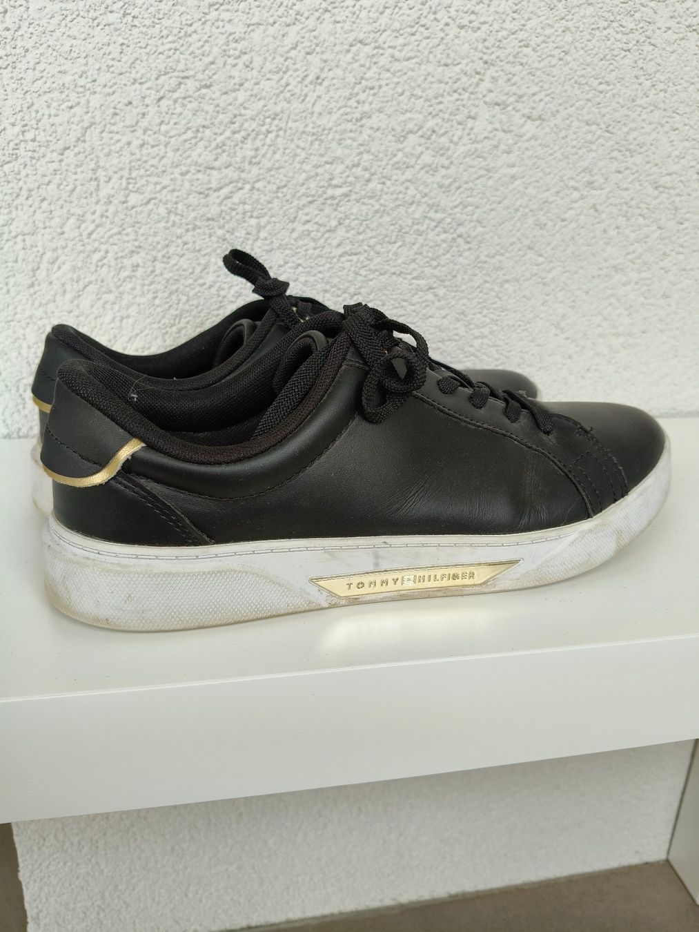 Tommy Hilfiger Chaussures hommes: Baskets noires Tommy Hilfiger 41 – D'occasion à Monthey par lesaffairesdecamille