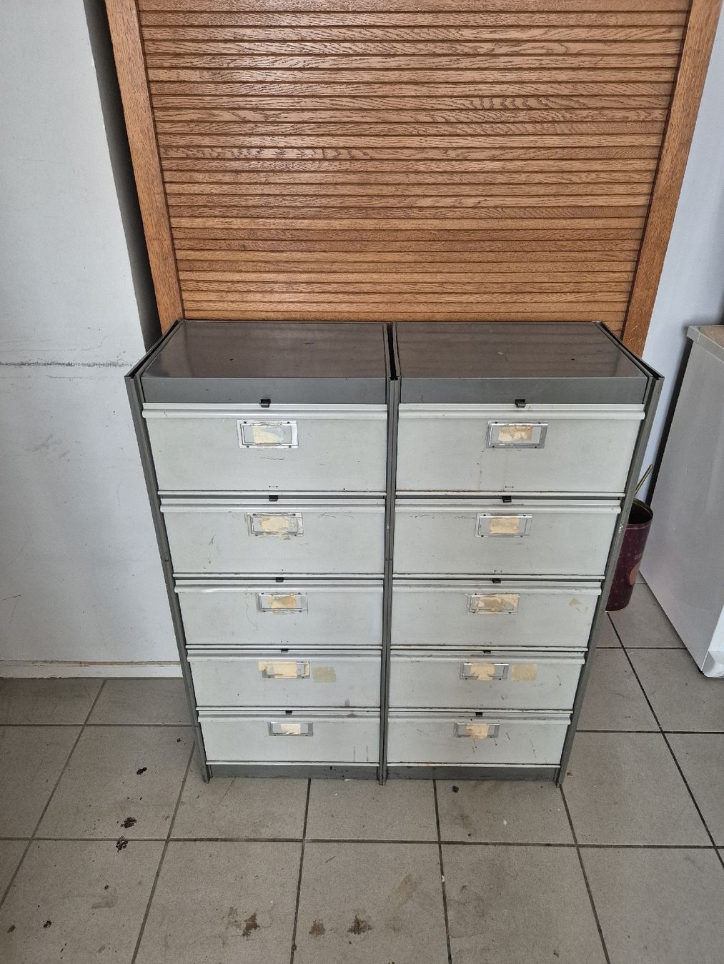 Armadi: Metall Aktenschrank mit Klappen – Usato da Basel venduto da Gaianed 1