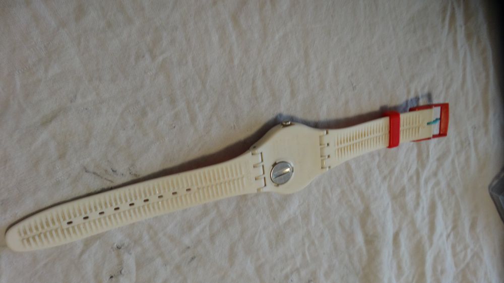 Swatch Montres: S-WATCH HEREN  GRÖÖSEUHR,QUARTZ.NEU BATTRY.LÄÜFT--38X50MM – D'occasion à zürich par ahmad01 3