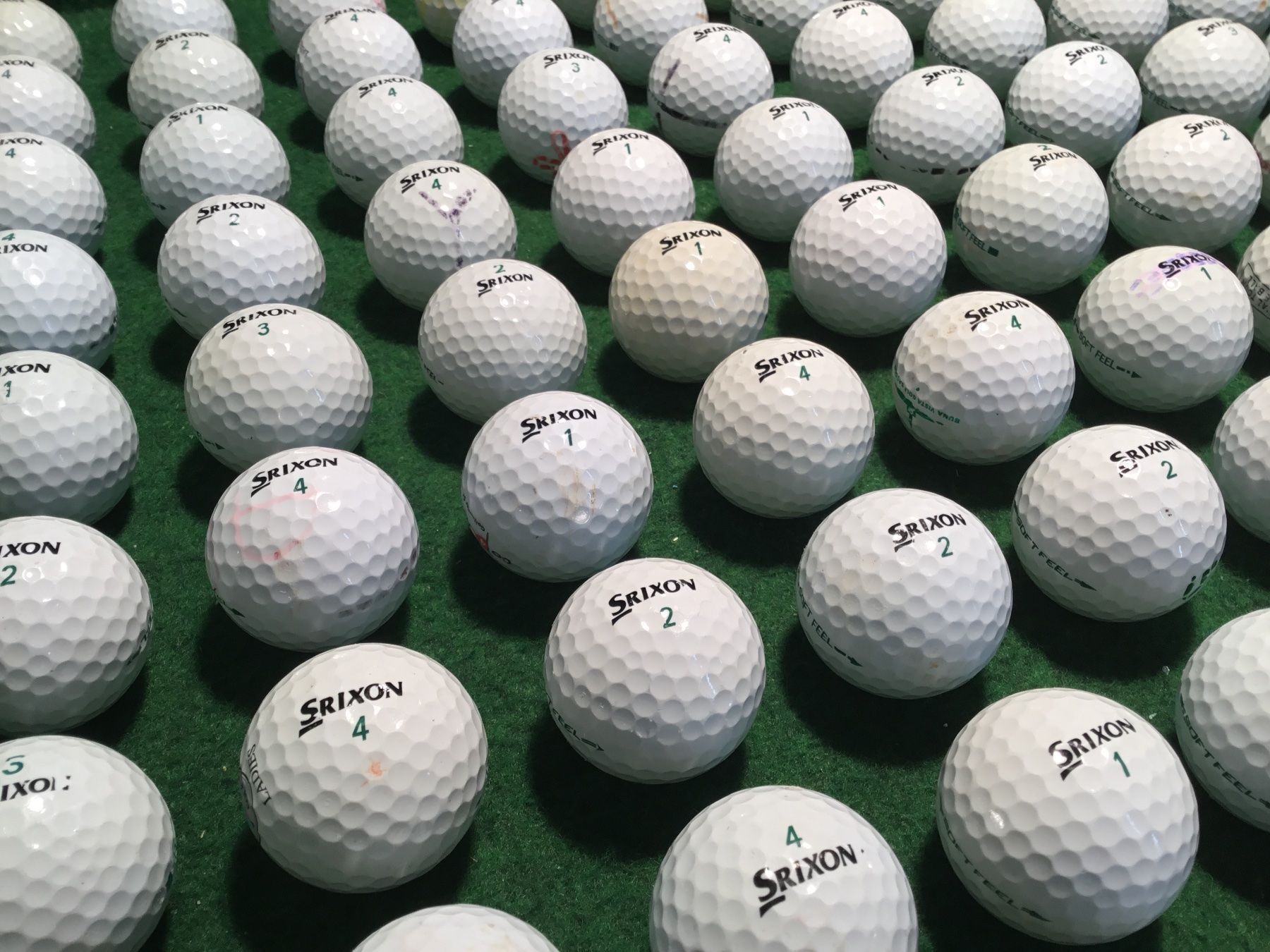 Srixon Palloni: 100 Golfbälle Srixon SoftFeel (mittel) – Usato da Bergdietikon venduto da shimano4 3