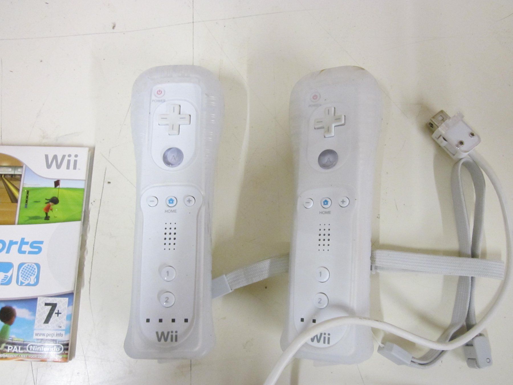 Nintendo Console: WII Manettes et CD – Usato da Grand-lancy venduto da kohler333 4