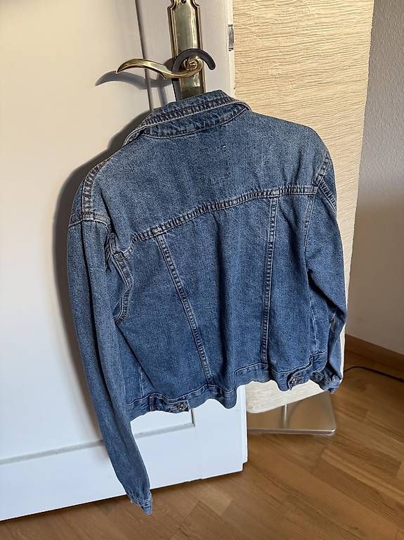 Giacche: Jeansjacke S-M – Usato da Basel venduto da momo.st 1