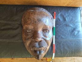 Holzmaske afrikanisch gross handgeschnitzt antik Deko