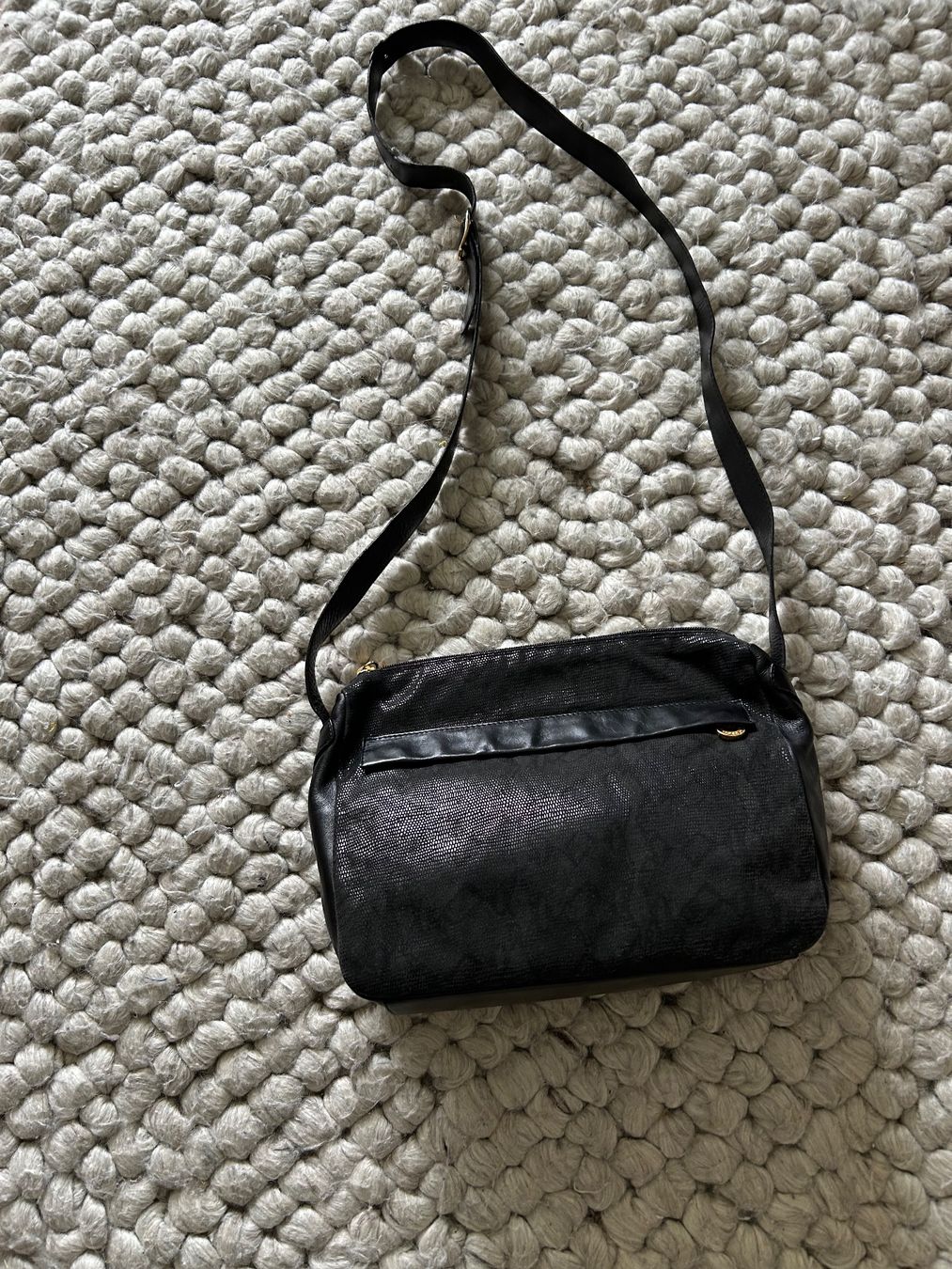 Taschen für Damen: Elegante schwarze Leder Tasche – Gebraucht aus Feuerthalen von Anna_Swift 1