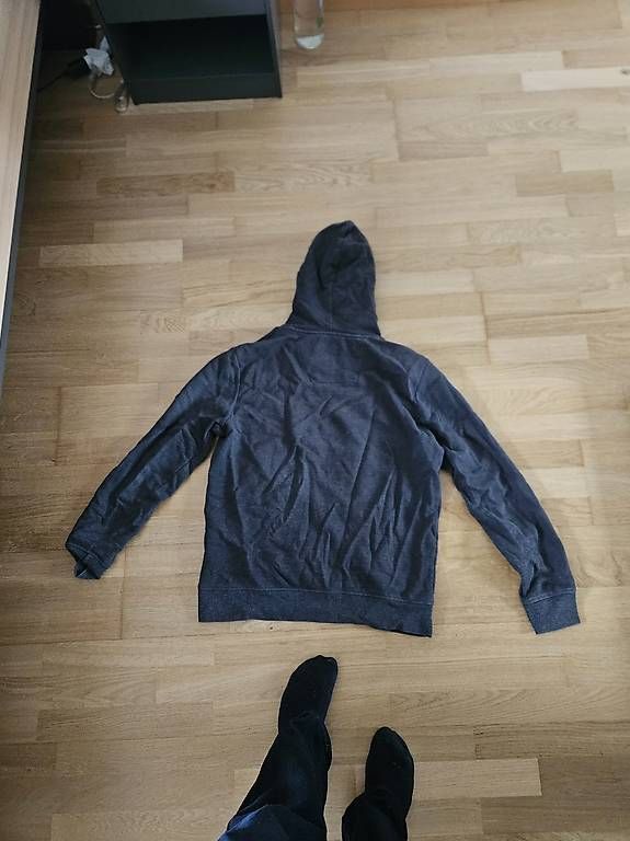 Maglioni & Felpe: Grauer Pullover Grösse M – Usato da Zürich venduto da Kohlo 2