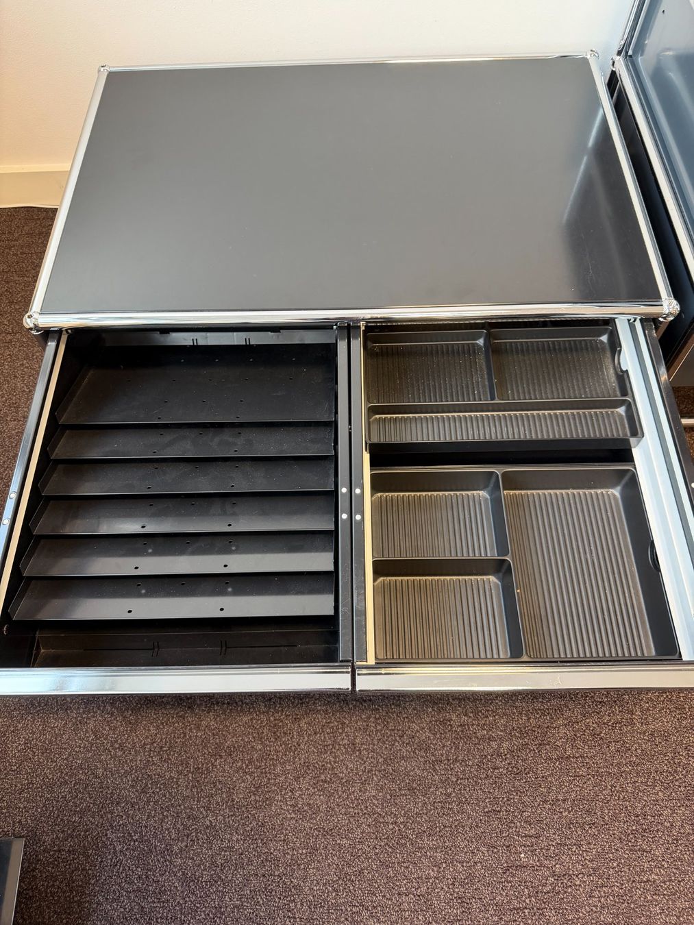 USM Mobili TV: USM Haller Lowboard/Sideboard Schwarz – Usato da Müntschemier venduto da marcner 1