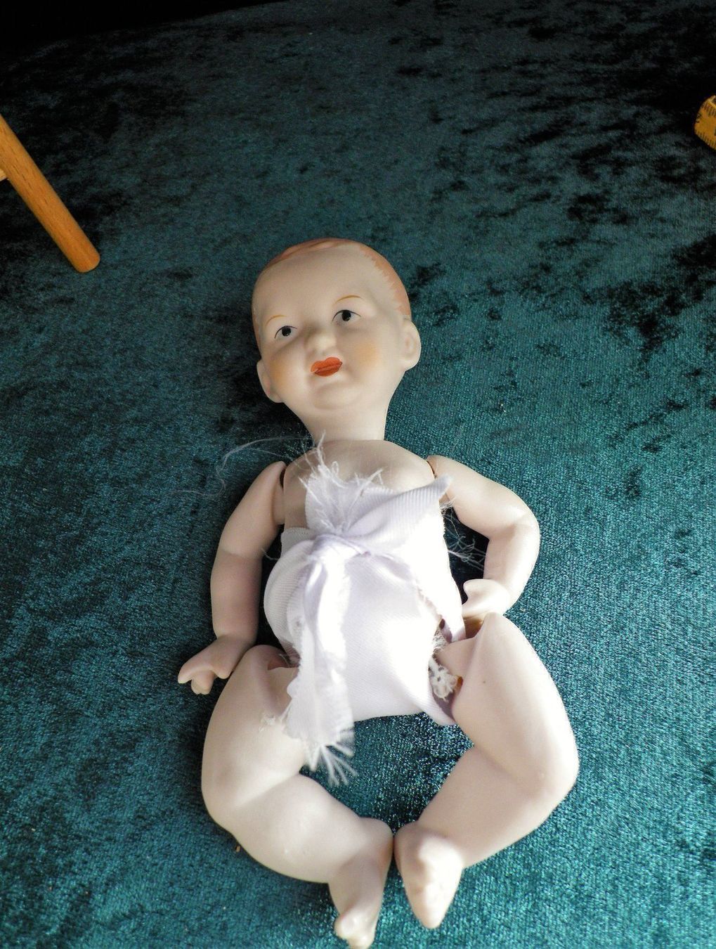 Puppen: Pozellanbaby in Hochstuhl – Gebraucht aus Reinach BL von Annodomini 3