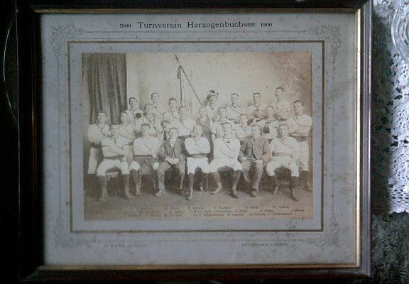 Poster & Bilder: Fotografie des TV Herzogenbuchsee, 1900 – Gebraucht aus Niederscherli von Lucia16