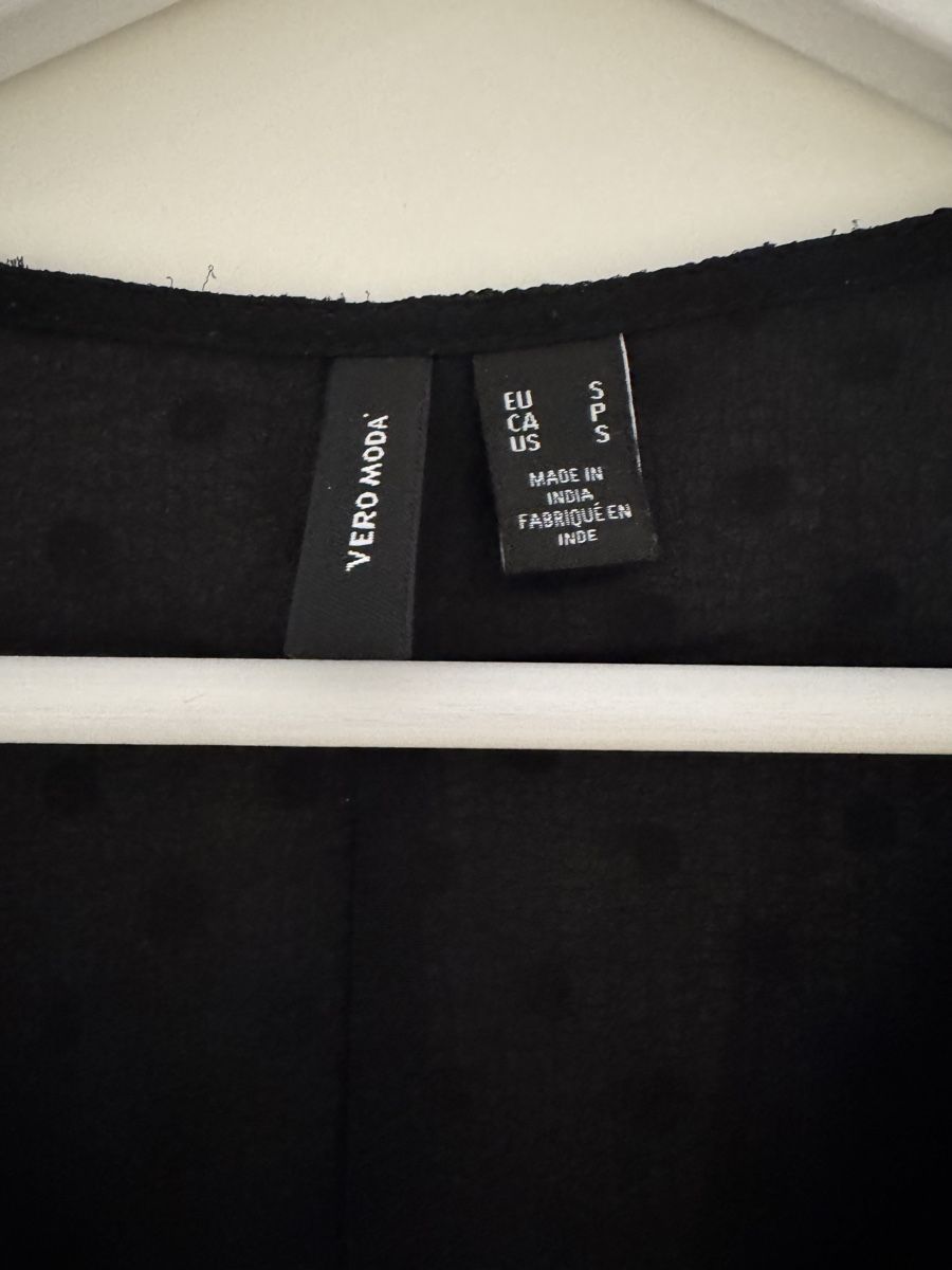 Vero Moda Chemisiers: Schwarze Vero Moda Bluse, Grösse S – Neuf (Voir description) à Luzern par anavuk 1