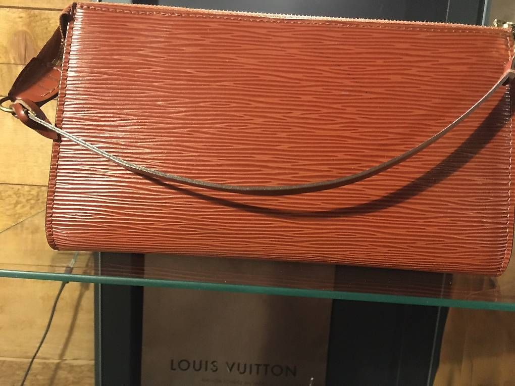 Louis Vuitton Custodie per cosmetici: Louis Vuitton Original Pochette Epi Leder – Usato da UITIKON-WALDEGG venduto da Lamabr1 3