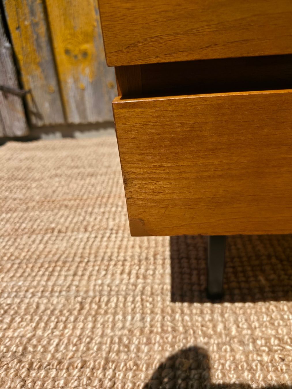 Cassettiere: Mid Century  Minimalist Sideboard Nussbaum – Usato da Haslen AI venduto da Vintagelix 9