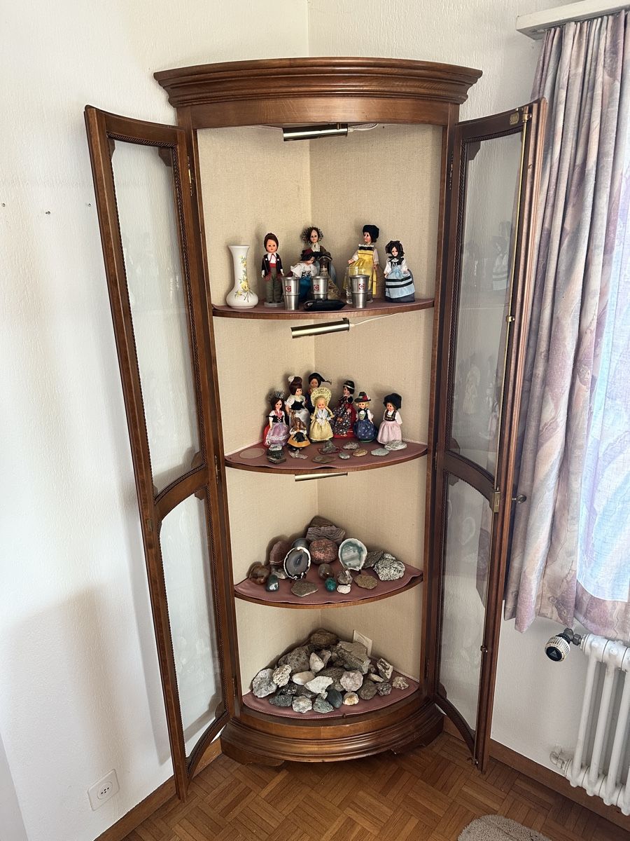Vetrine: Eckvitrine Vintage mit Beleuchtung  – Usato da Grüningen venduto da DomegaStore