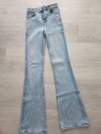 Jeans Zara Schlagjeans hellblau Gr. 34 guter Zustand
