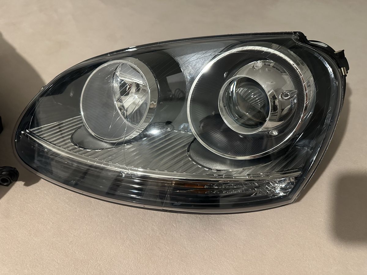 VW Fari: VW Golf 5 Scheinwerfer Links Rechts Set Gut Erhalte – Usato da Zürich venduto da ner_j6xn 2