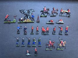24 halbplastische Zinnsoldaten, englische Armee ca. 1850