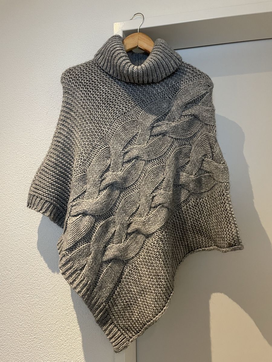 Esprit Autres vêtements femmes: Poncho - Wolle - ESPRIT – Neuf (Voir description) à Ruswil par syb_sns9