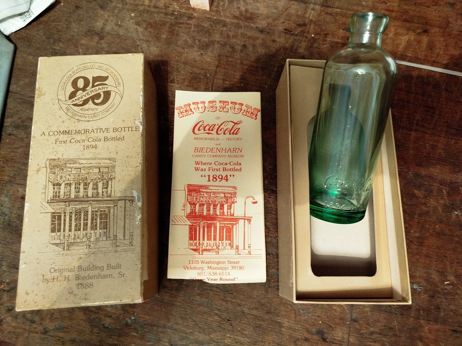 Coca-Cola Flaschen: Coca Cola Flasche retro – Neu und originalverpackt aus Zürich von Zebragaul