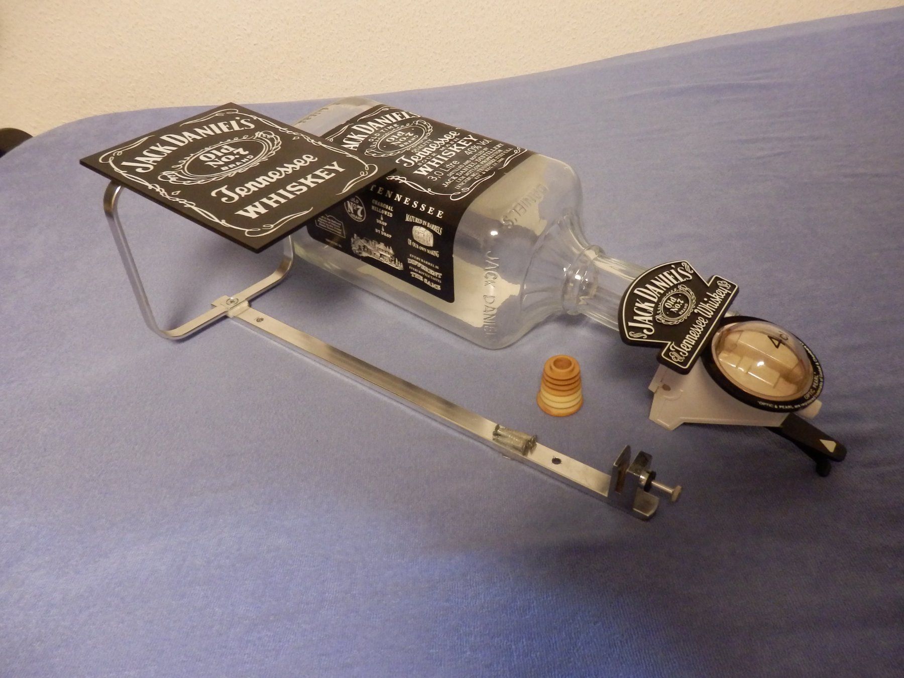Portabottiglie: Jack Daniel's Flaschenhalter mit Dosierer gebraucht – Usato da Romanshorn venduto da Farc_483 1
