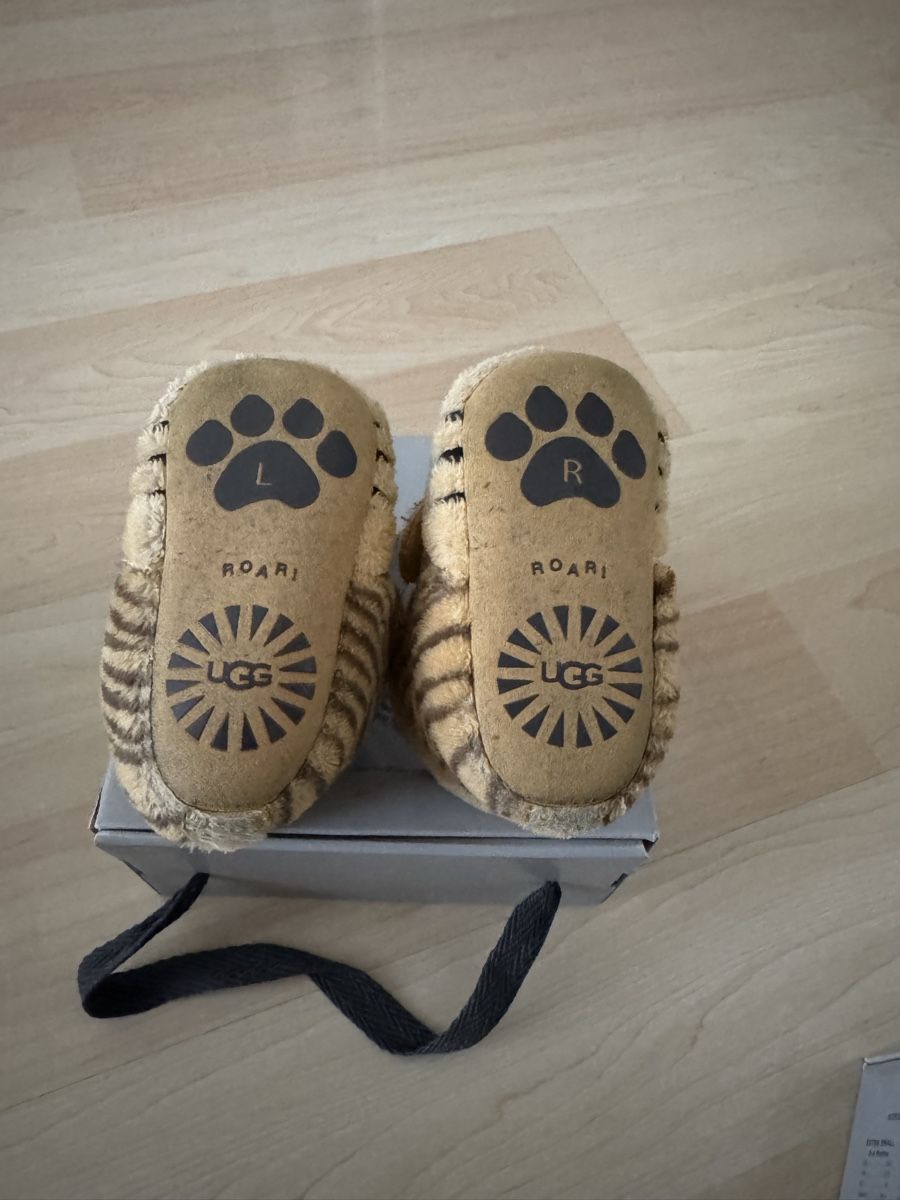 Ugg Schuhe für Jungen: UGG I BIXBEE TIGER STUFFIE – Gebraucht aus Rotkreuz von luxurybe 1