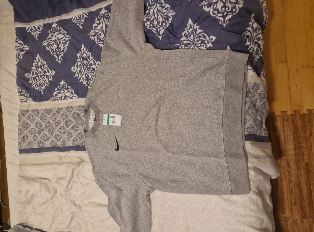 Nike Pullover & Sweatshirts: Nike Pullover – Neu und originalverpackt aus Lauterbrunnen von ziv_nd87 2