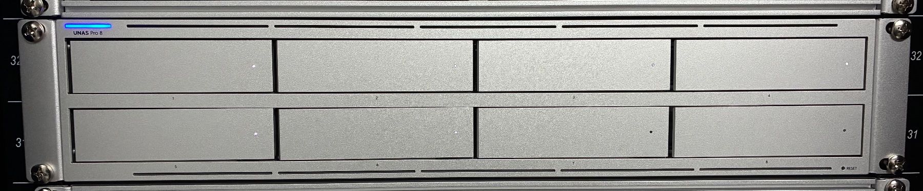 Ubiquiti Server: Ubiquiti Unas Pro 8, inkl. 2x SSD Tray – Nuovo (secondo la descrizione) da Ostermundigen venduto da Pady79
