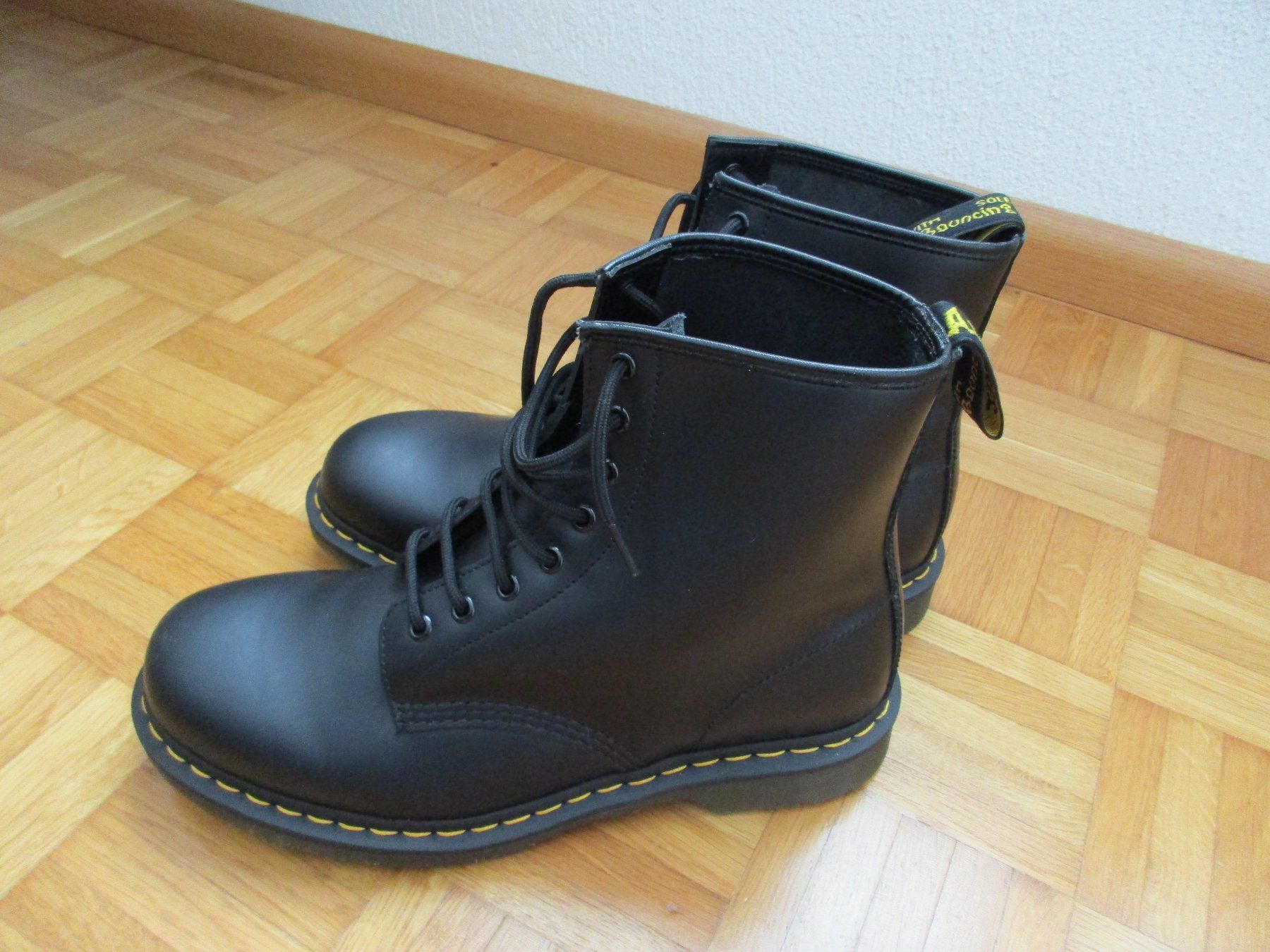 Dr. Martens Scarpe da uomo: Dr. Martens Stiefel Standardmodell – Nuovo (secondo la descrizione) da Nussbaumen AG venduto da chdadju 1