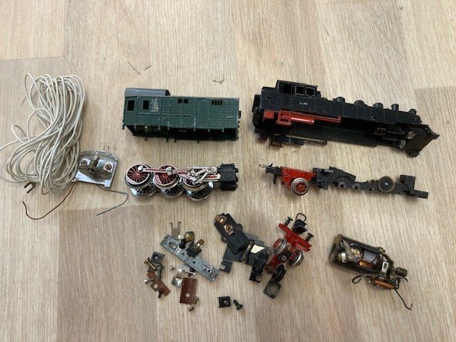 Modellini di ferrovie: Minitrix Lokomotiven und Eisenbahnwagen – Usato da bubikon venduto da Blattspinat 2