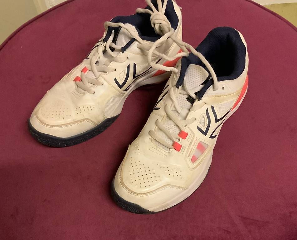 Scarpe per ragazzi: Kinder Tennisschuhe Artengo Gr. 38.5 – Usato da Bremgarten bei Bern venduto da Jow_682r