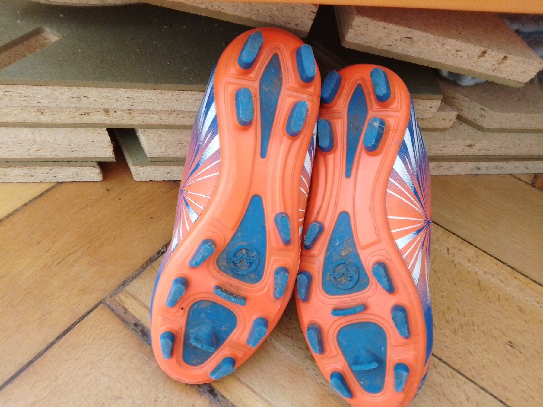 Scarpe per ragazzi: Chaussures de foot taille 30 – Usato da Fribourg venduto da mar_z757 1