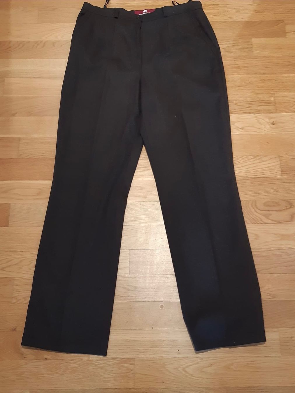 Pantaloni: Damenhose Gr.42 – Usato da Luzern venduto da Sontru