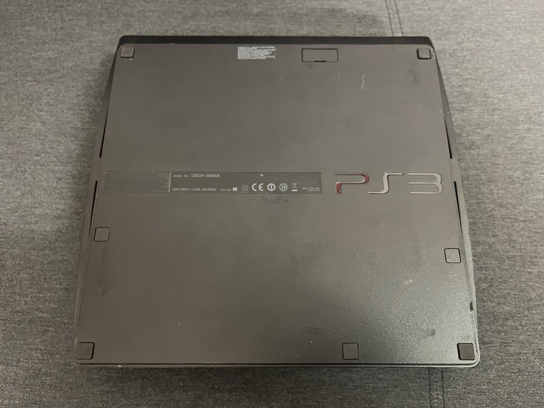 Sony Console: Sony PlayStation 3 PS3 slim Konsole mit 2 Controller & Kabel – Usato da Thalwil venduto da ranx 2