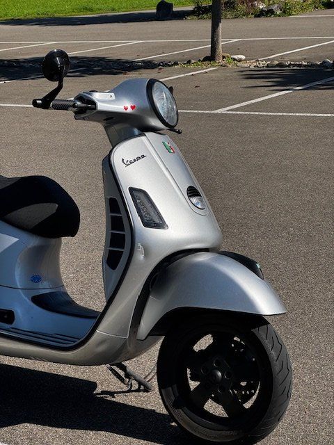 Piaggio Altro: Vespa GTS 250 in silber – Usato da Stachen venduto da ITHardware 7