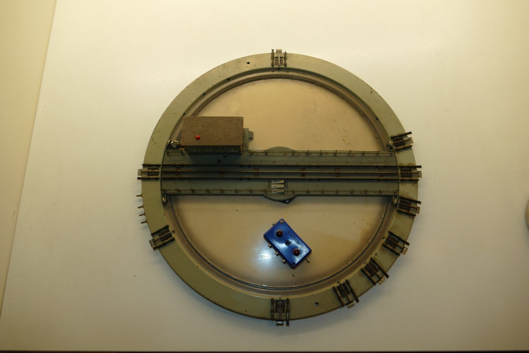 Märklin Modellini di ferrovie: Märklin H0: Drehscheiben Garnitur – Usato da Niederhasli venduto da rail-duerst 3