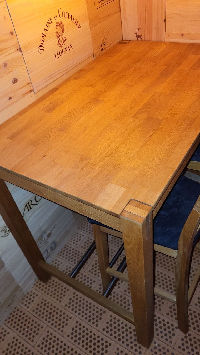 Tavoli: Holztisch (Bartisch) mit 4 Stühlen – Usato da Obergösgen venduto da Tatzelwurm 2