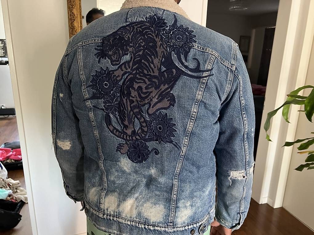 Jacken: Guess Jeansjacke mit Sherpa-/Teddy-Futter – Gebraucht aus Fällanden von fai_n5tr 2