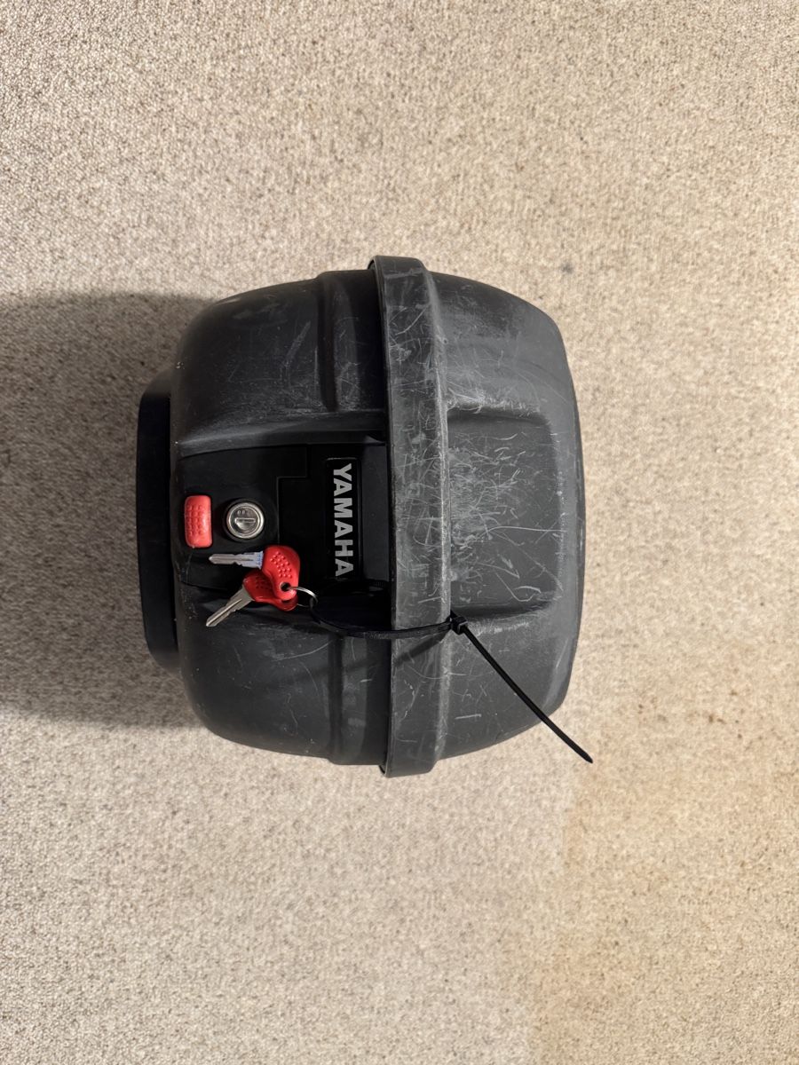 Givi Topcase: Yamaha Givi Topcase – Usato da Ruggell venduto da Forrer1000 1