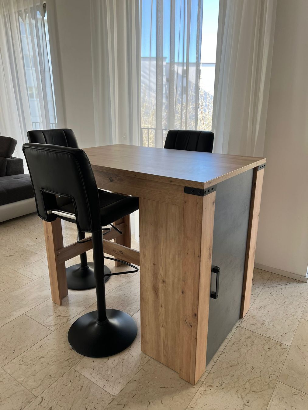 Tischset: Bartisch mit 3 Hocker – Gebraucht aus Rüti ZH von CananK.
