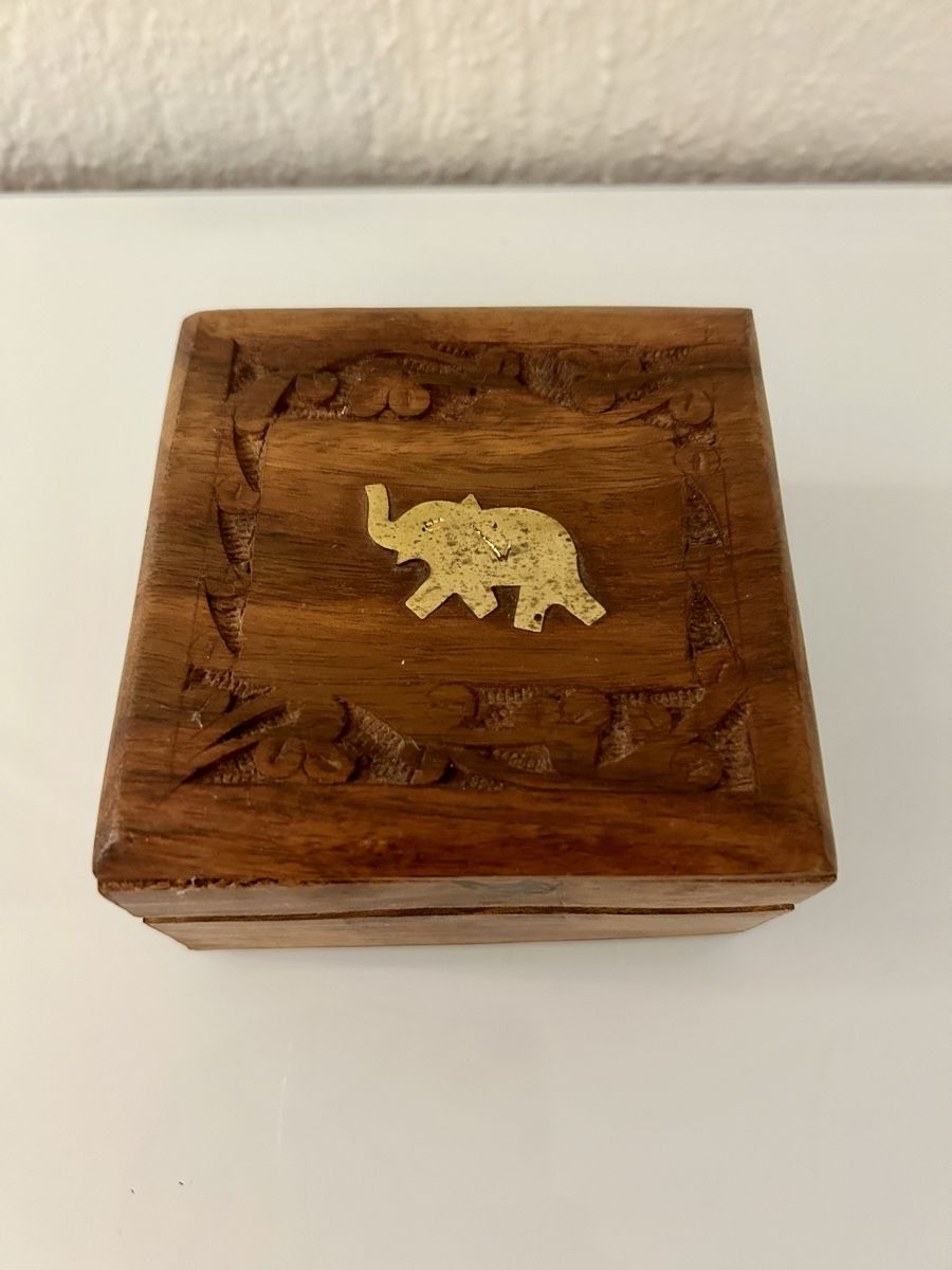 Portagioie: Kleine Holzbox aus Indien – Usato da Rorschach venduto da fla_62jm